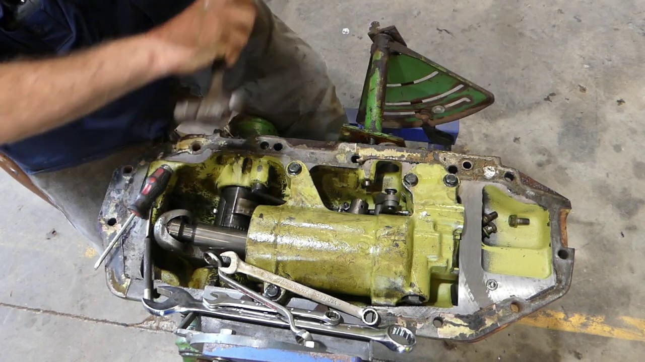 How to Remove your John Deere 2030 hydraulic  lift cylinder from the lift cover