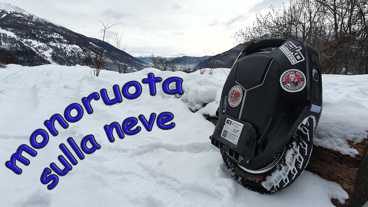 Tutorial monoruota sulla neve: come divertirsi senza schiantarsi.