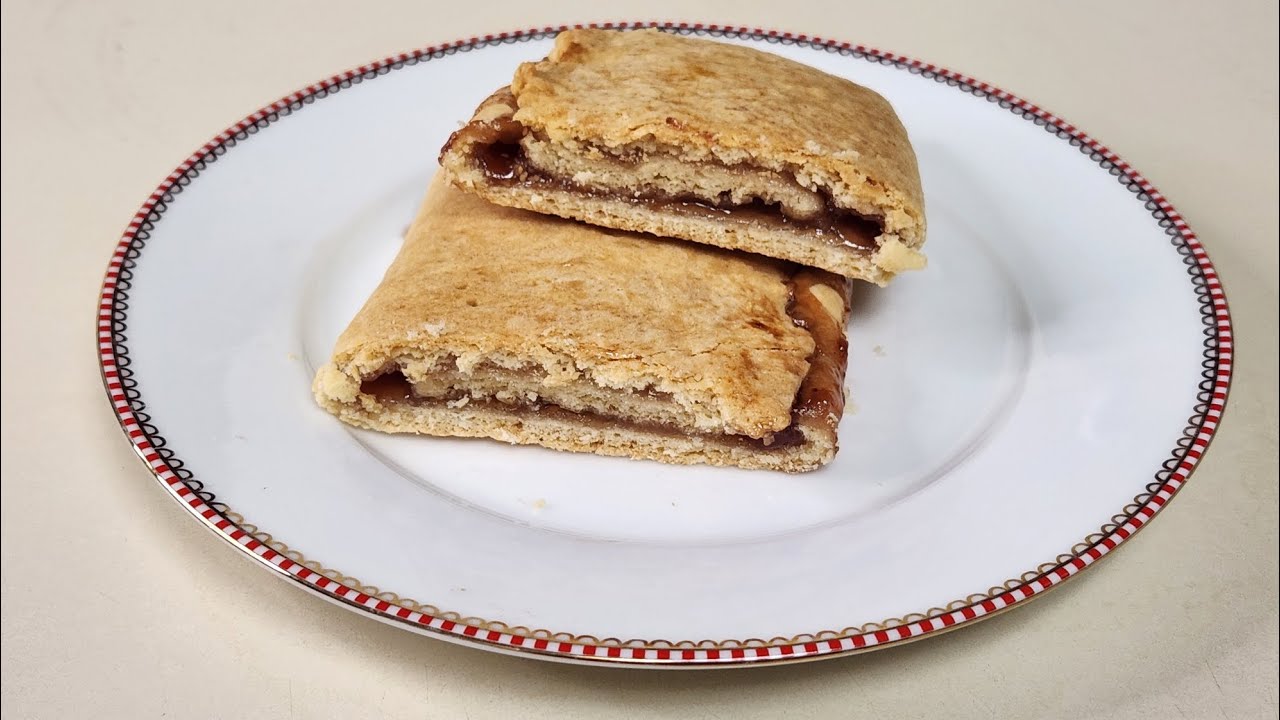 Belizean Jam Roll #belizeanfoods #jam #pastry