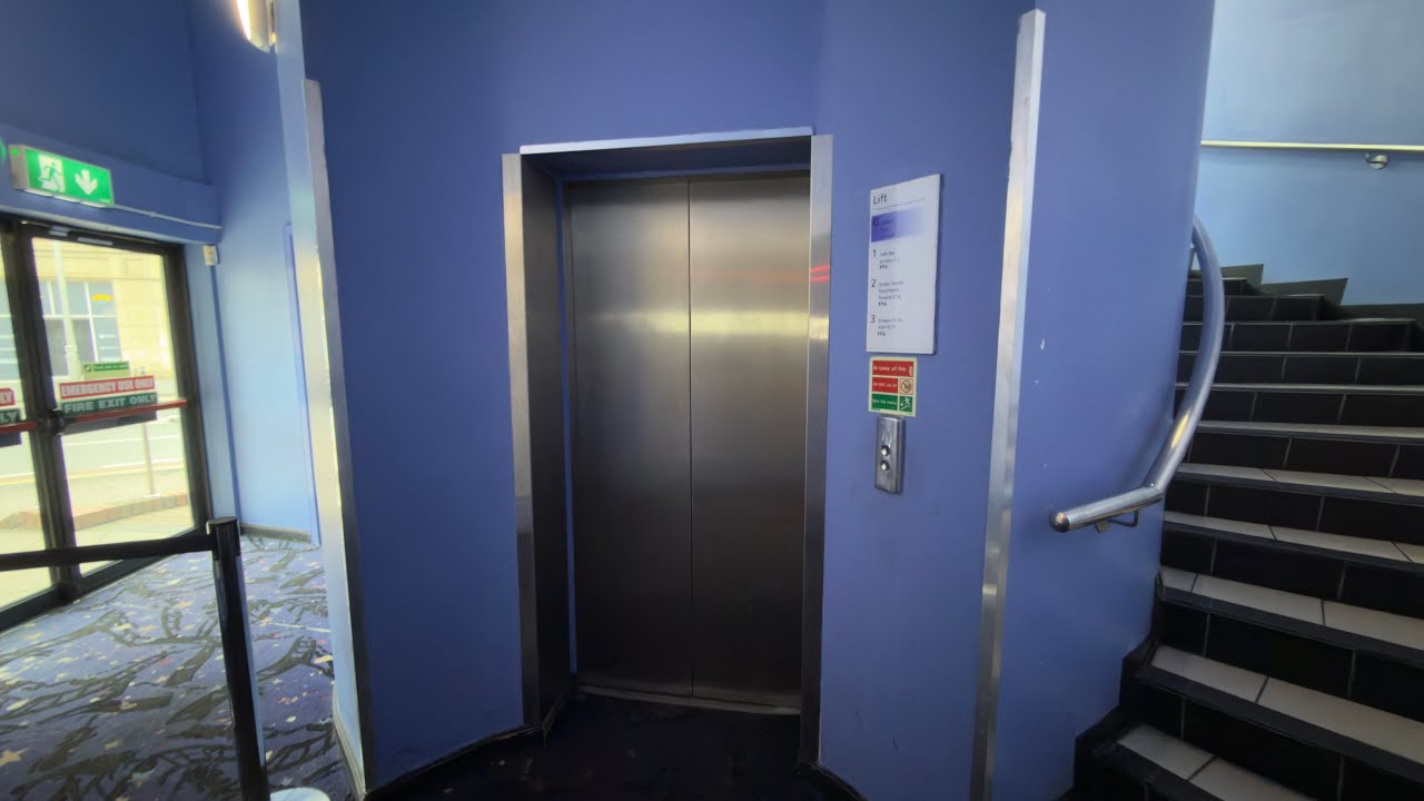 Otis 2000 VF at Cineworld - Dublin - Entrance