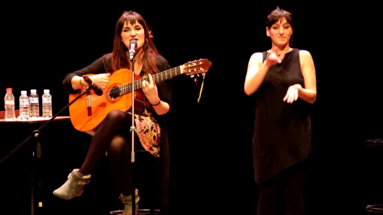 María Rozalén & Beatriz Romero - Saltan chispas (Auditorio Municipal Albacete, 27 febrero 2012)