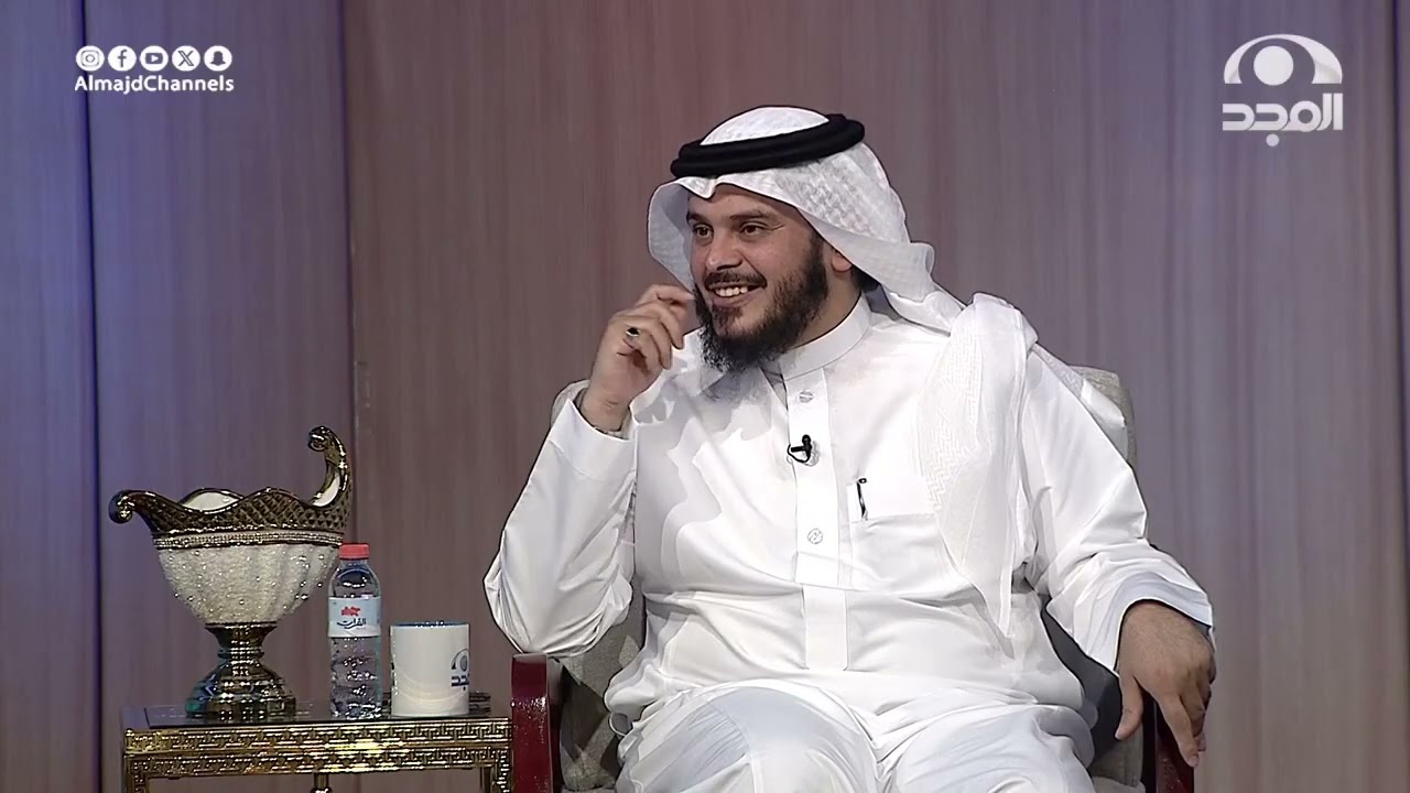 الحديث عن تولي الشيخ عبدالعزيز بن باز الإمامة في وقت مبكر ومسيرته في القضاء