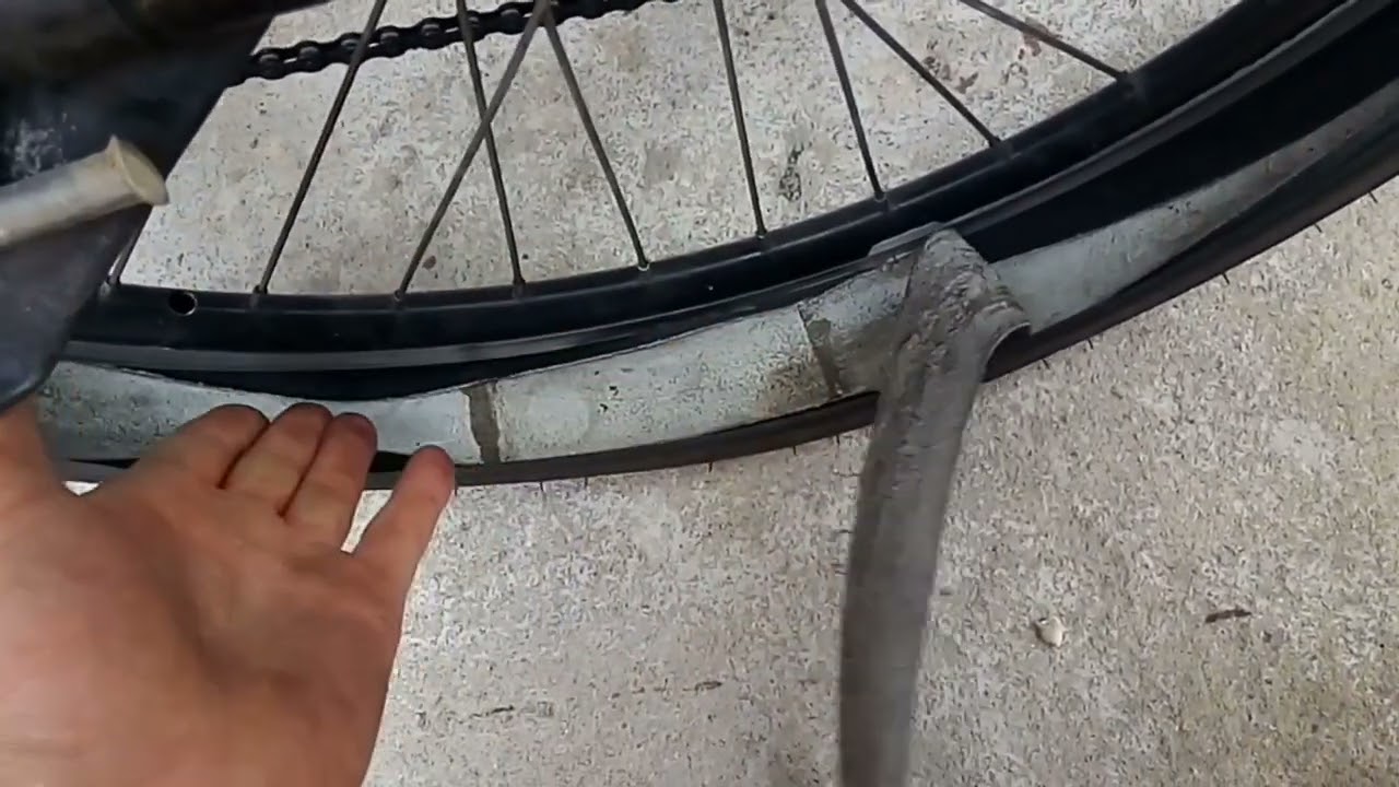 FITA ANTIFURO ESTÁ FURANDO A CÂMARA DE AR .