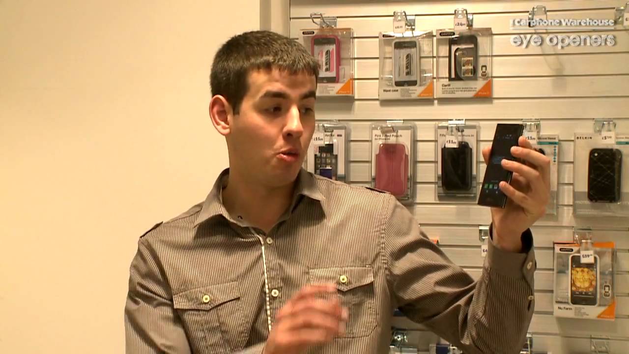 Demonstrating the LG New Chocolate cube homescreen