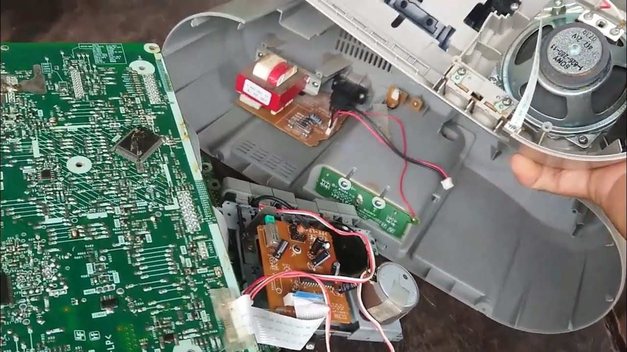 Tháo bung: Sửa Đài Cổ Sony CFD-S03CP: Lỗi Có Nguồn Nhưng Không Khởi Động, levien sửa đồ free