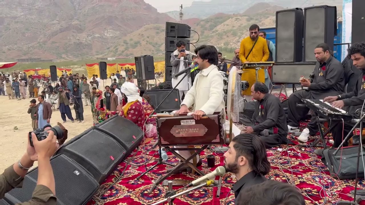 Us AJ tak ni puchai. Singer basit naeemi