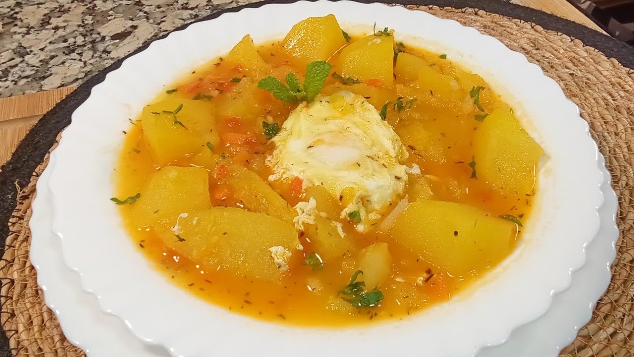 GUISO DE PATATAS  fácil , económico con un olor que alimenta , riquísimo !!