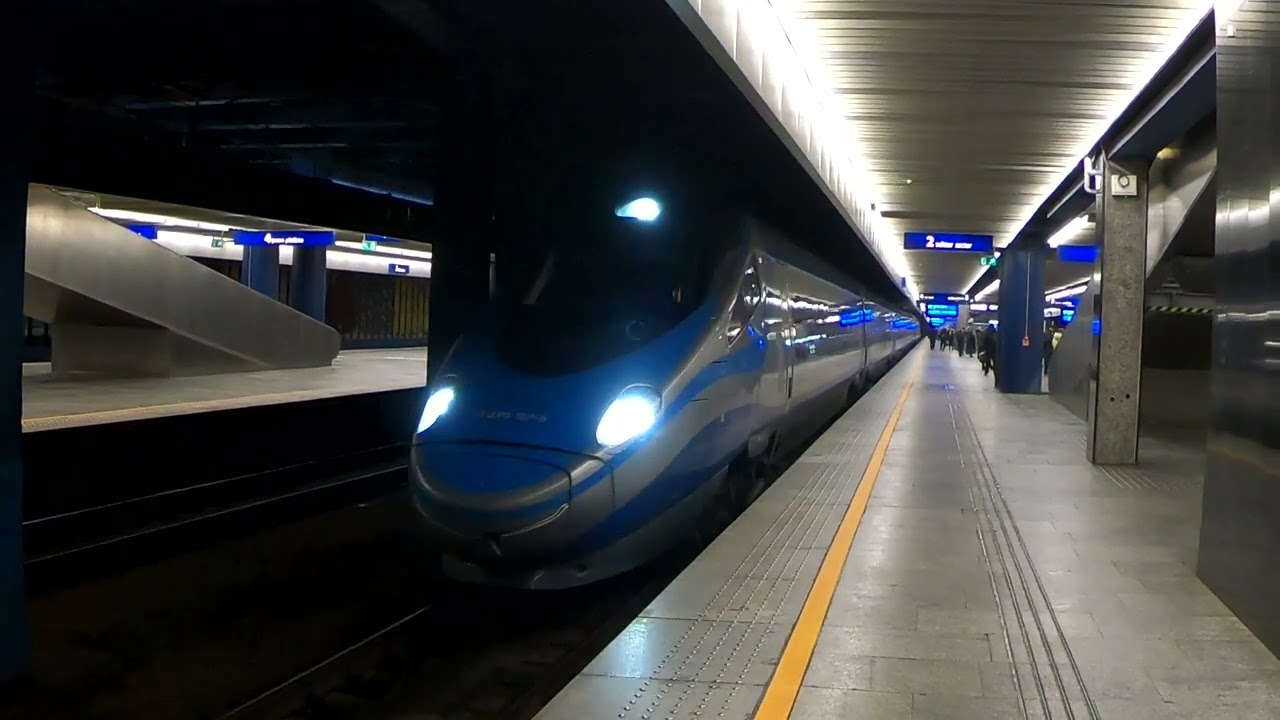 Pendolino na stacji Warszawa Centralna