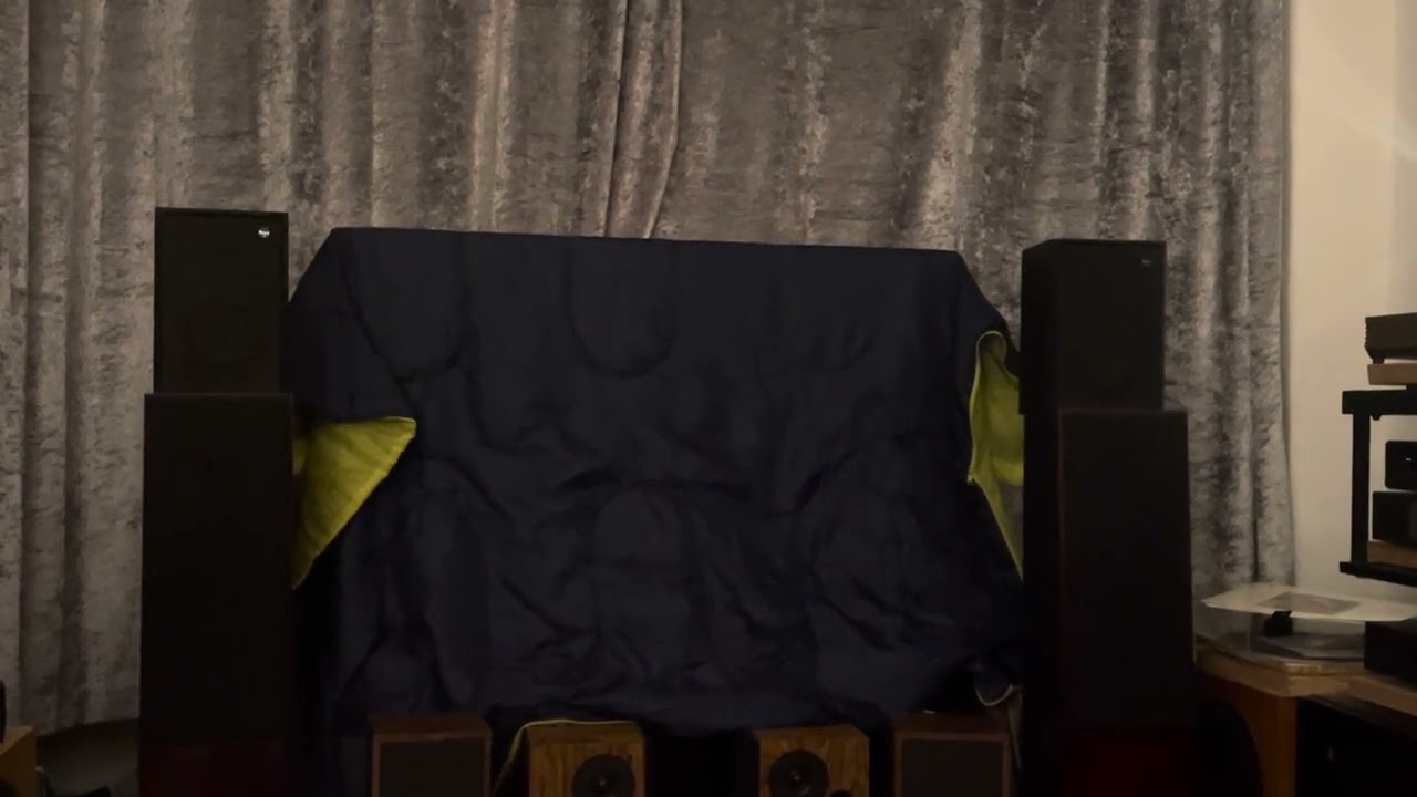 Linn Akurate DSM/3, Akurate 2200/1, Royd Sapphire speakers, Fat Larry’s Band-Zoom.