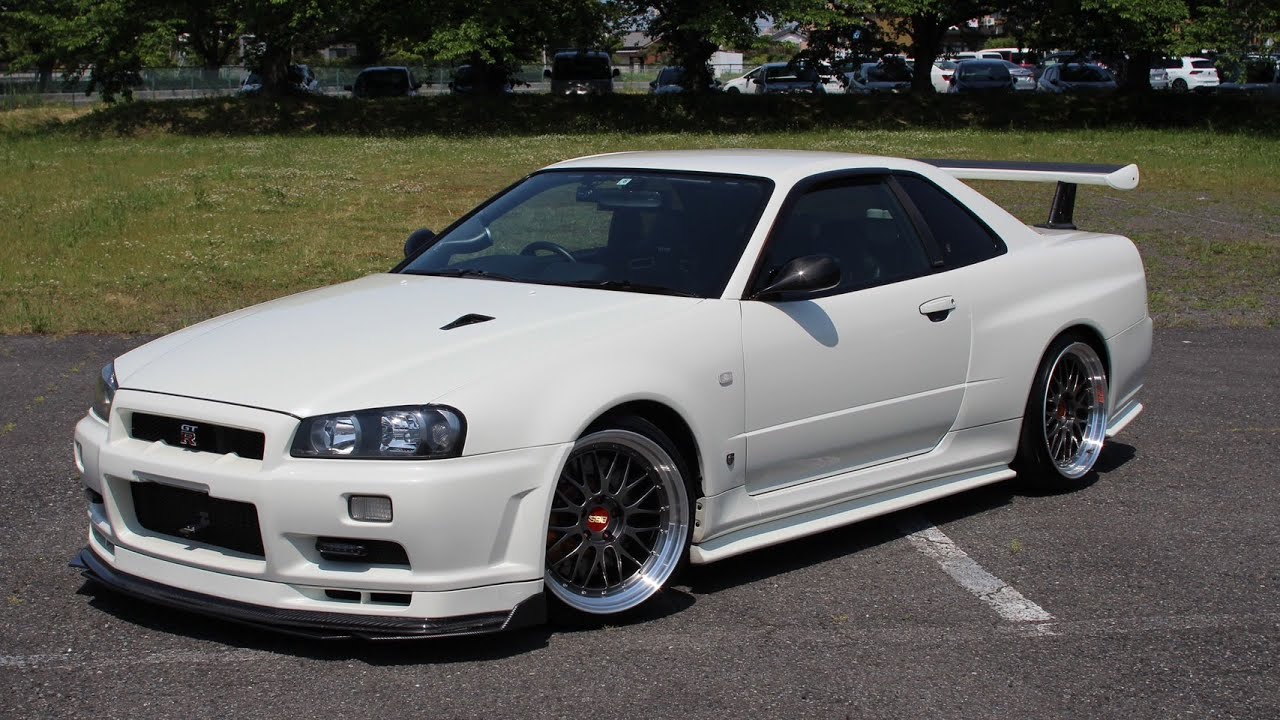 極上車すぎる…20年前のスカイラインR34 GT-R VスペックⅡを16年間かけて新車に戻し続ける男。