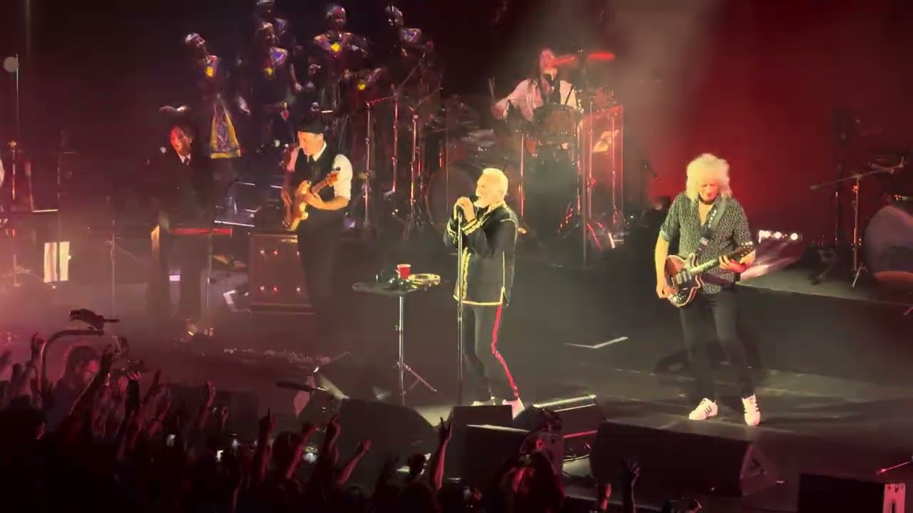ROGER TAYLOR & BRIAN MAY FT. CHOIR  QUEEN &lsquo;WE WILL ROCK YOU/RADIO GA GA&rsquo; @ ROUNDHOUSE, LDN 28.9.26