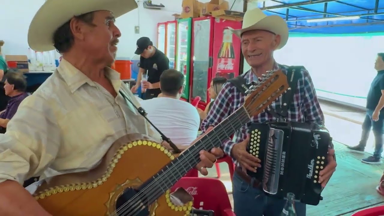 Prisionero De Tus Brazos - Los 2 Amigos De Culiacán  (En Vivo)