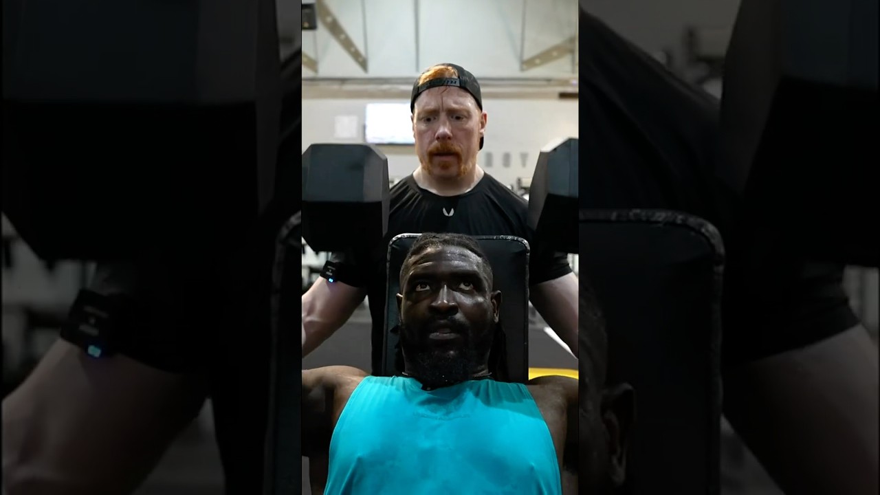 Oba Femi's shoulder workout is no joke 😳