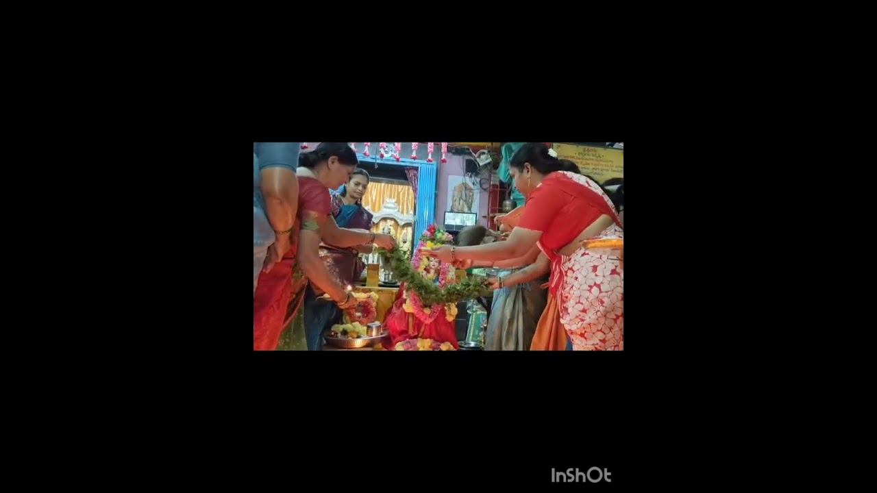 ధనుర్మాసంలో ముత్యాల హారతి 