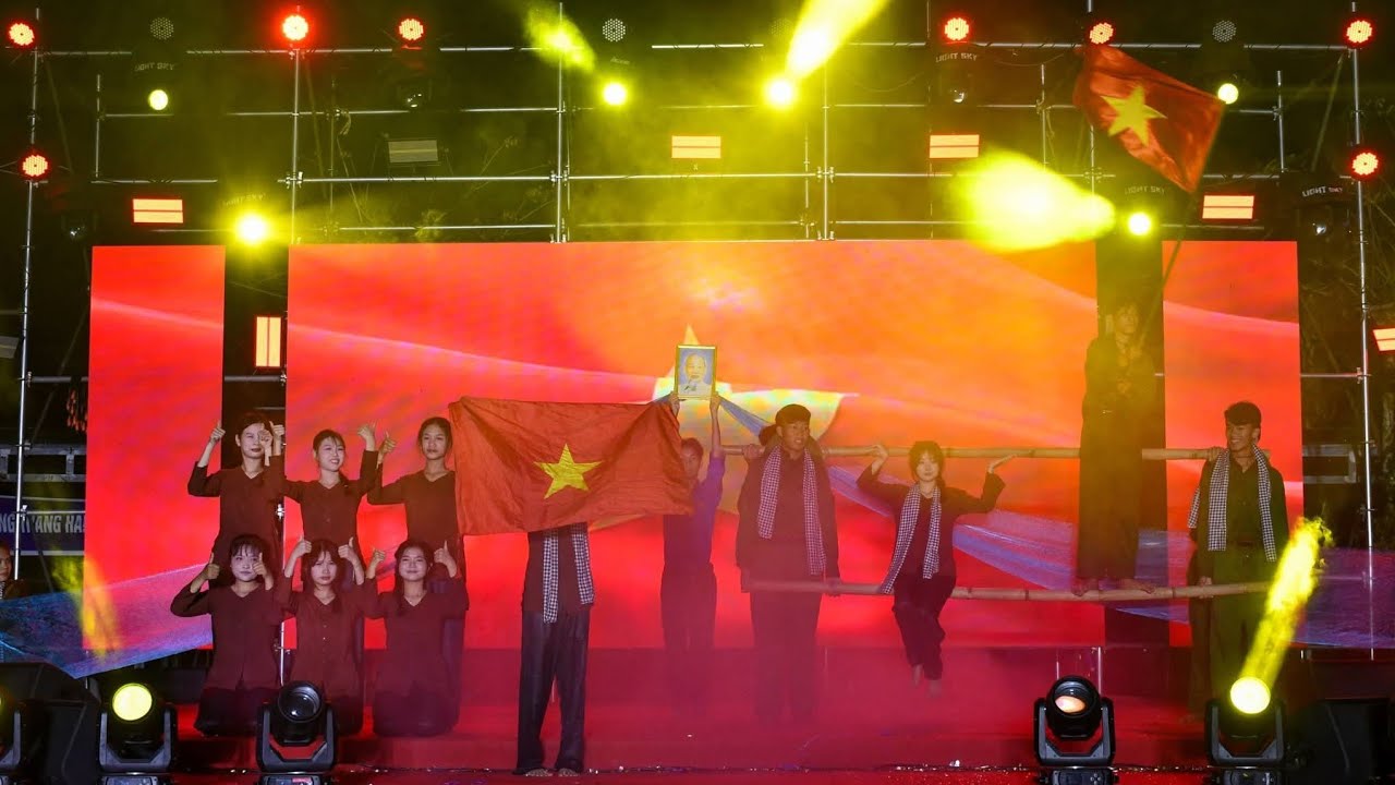THPT MỸ XUYÊN - 11A10 - CHUNG KẾT Mashup Nỗi Đau Giữa Hoà Bình và Còn Gì Đẹp Hơn🇻🇳❤️