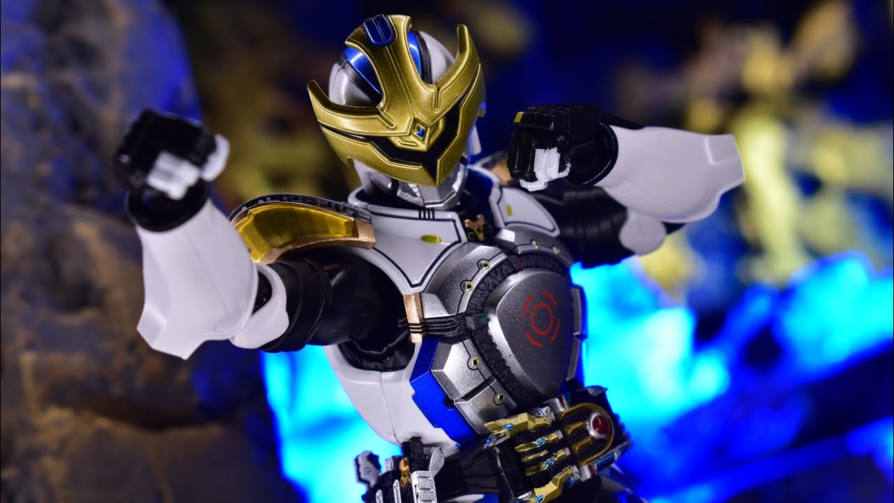 S.H. Figuarts Shinkoucchou Seihou Kamen Rider IXA Save/Burst Mode Review