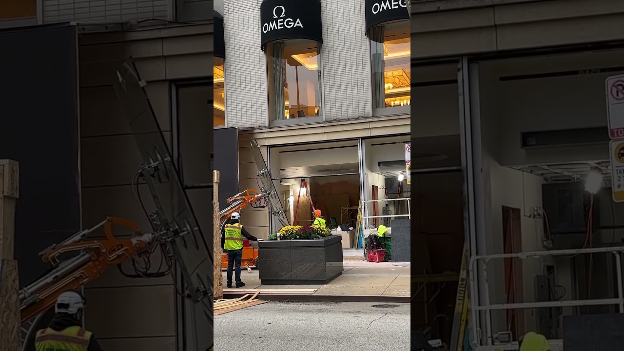 Secrets of Large Store Window Installation Revealed: Watch the Pros at Work! #chicago #tiktok #fyp