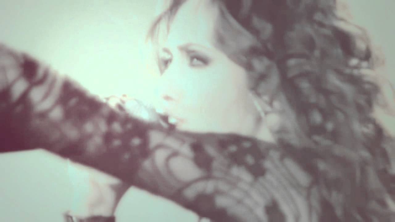 Anahi, look at the stars....