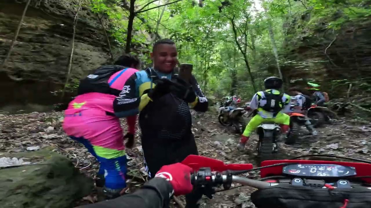 Enduro con el Gato Bengala. Terminamos de noche rescatando una moto.
