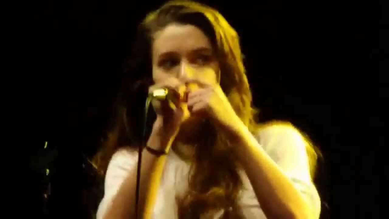 Meg Myers - Sorry - Desire - In Chicago 2014 at The Aragon