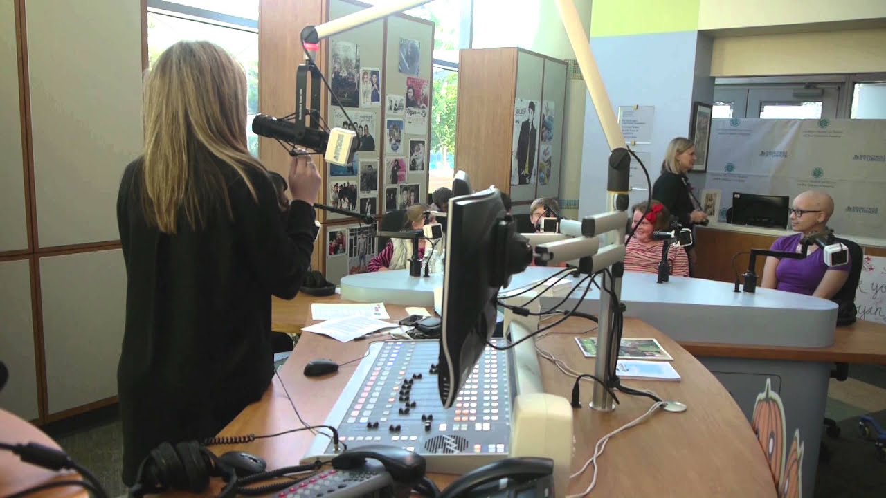 Selena Gomez Surprises Patients At Levine Children's Hospital!