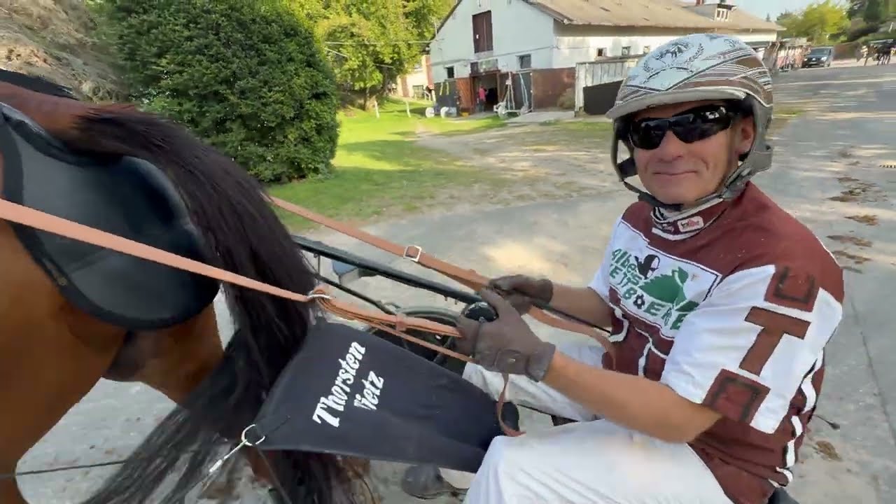 09.08.2025 Berlin Fahrer Thorsten Tietz im Heat beim Derby-Meeting auf der Trabrennbahn Mariendorf