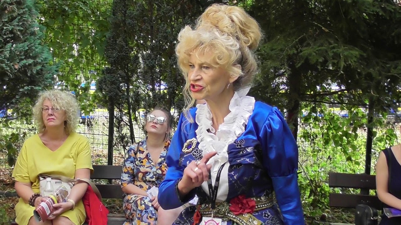 Działo się w Gdańsku 31-08-2019 spacer po Biskupiej Górze oprowadza przewodnik pani Jolanta Kajzer