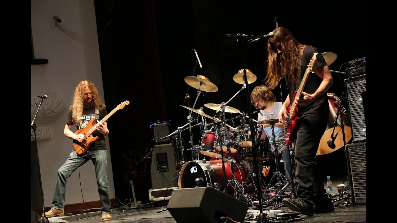 Guthrie Govan, Marco Minnemann, Bryan Beller_6 - The Aristocrats_Vladivostok LIVE