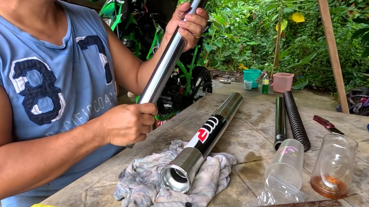 Rusi KRY200 Front Fork Disassembly - Fixing Oil leaks and changing oil seal |  Part 2