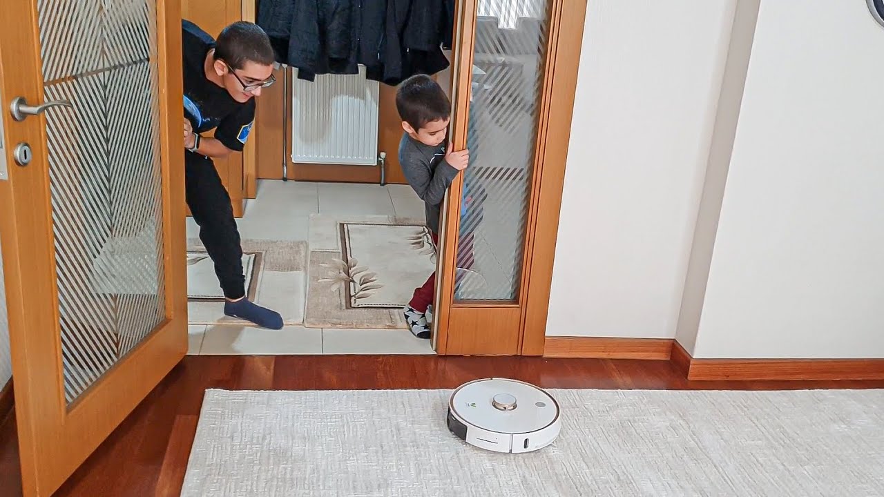 Robot Süpürge Robocanı Gizlice Takip Ettik