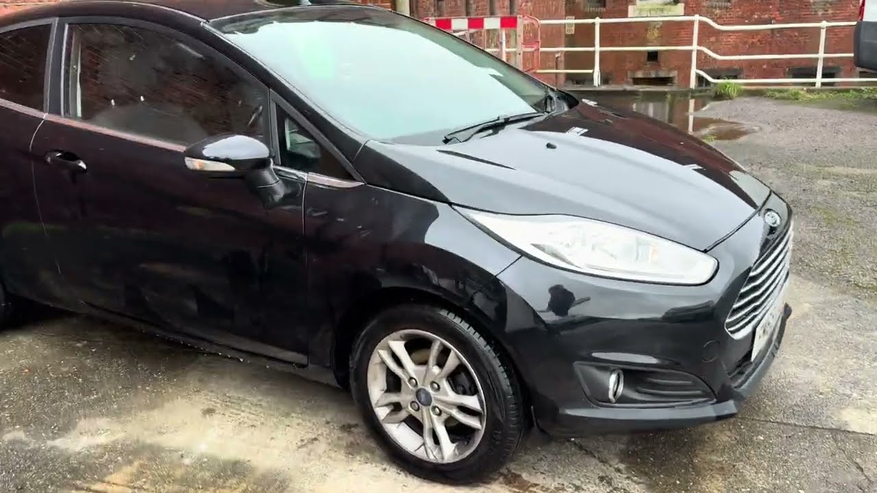 FORD FIESTA 1.0 ZETEC 3 DOOR Finished in Shadow Black FM65LLA