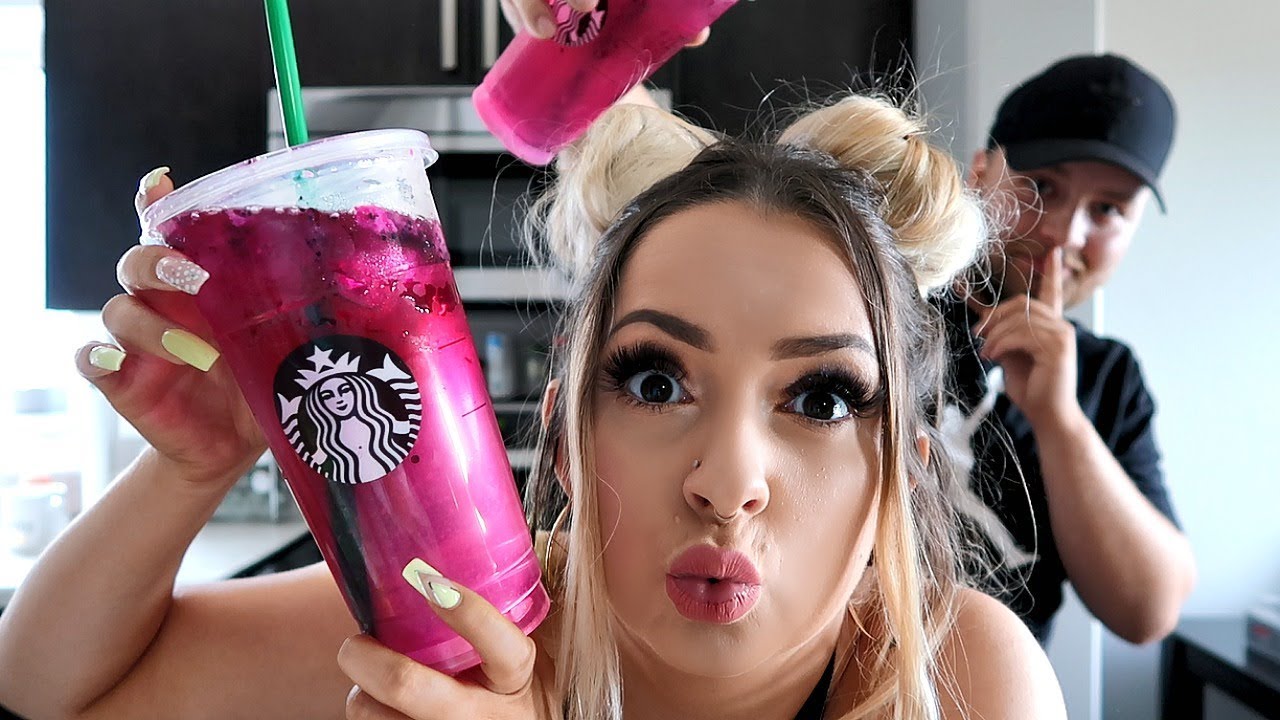 We got the BIGGEST size drink at Starbucks!