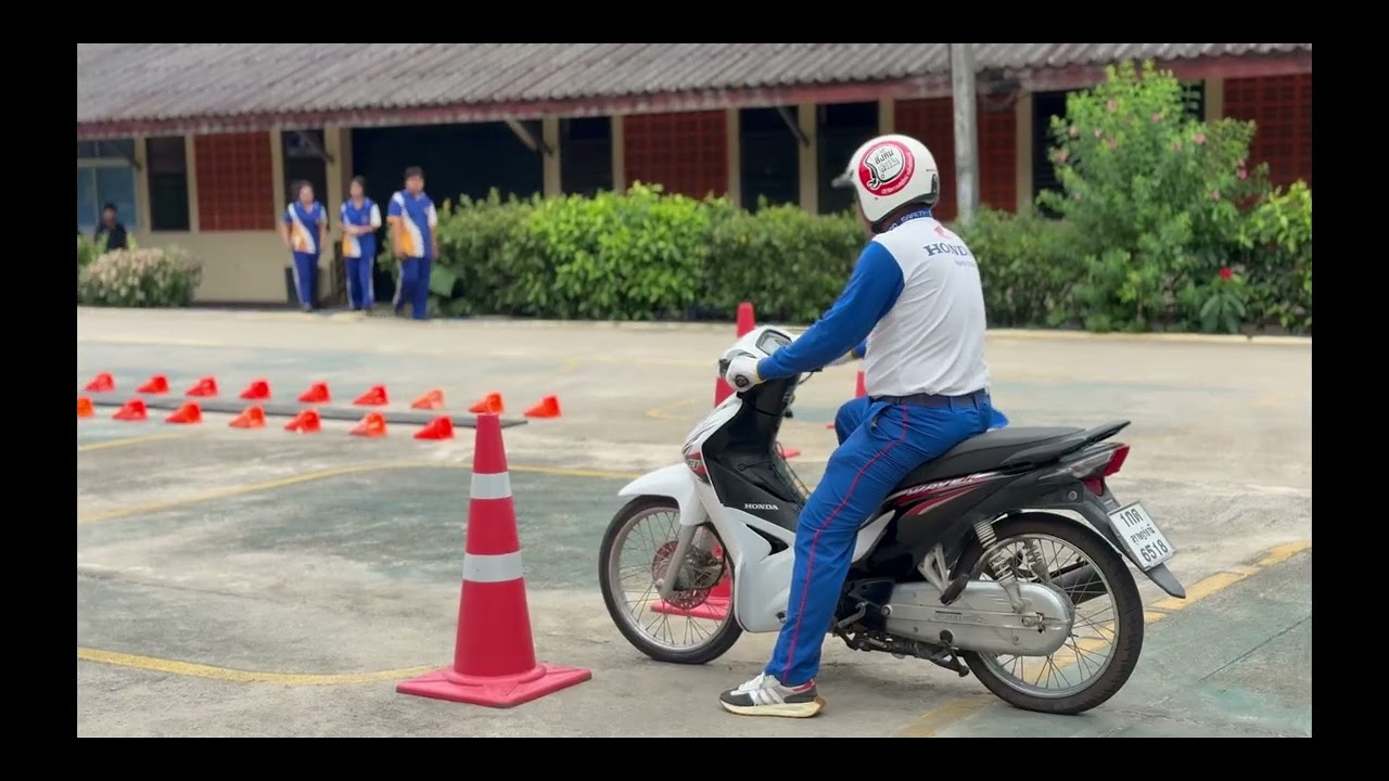 อบรมขับขี่ปลอดภัยสร้างวินัยจราจรในสถานศึกษา ภายใต้โครงการพัฒนาหลักสูตรระยะสั้นเพื่อการพัฒนาอาชีพ