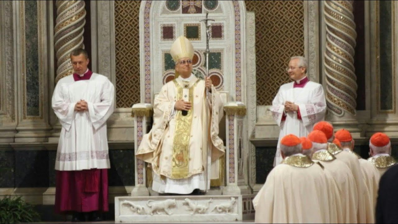 El papa toma posesión de su cátedra de obispo de Roma en la basílica de San Juan de Letrán | AFP