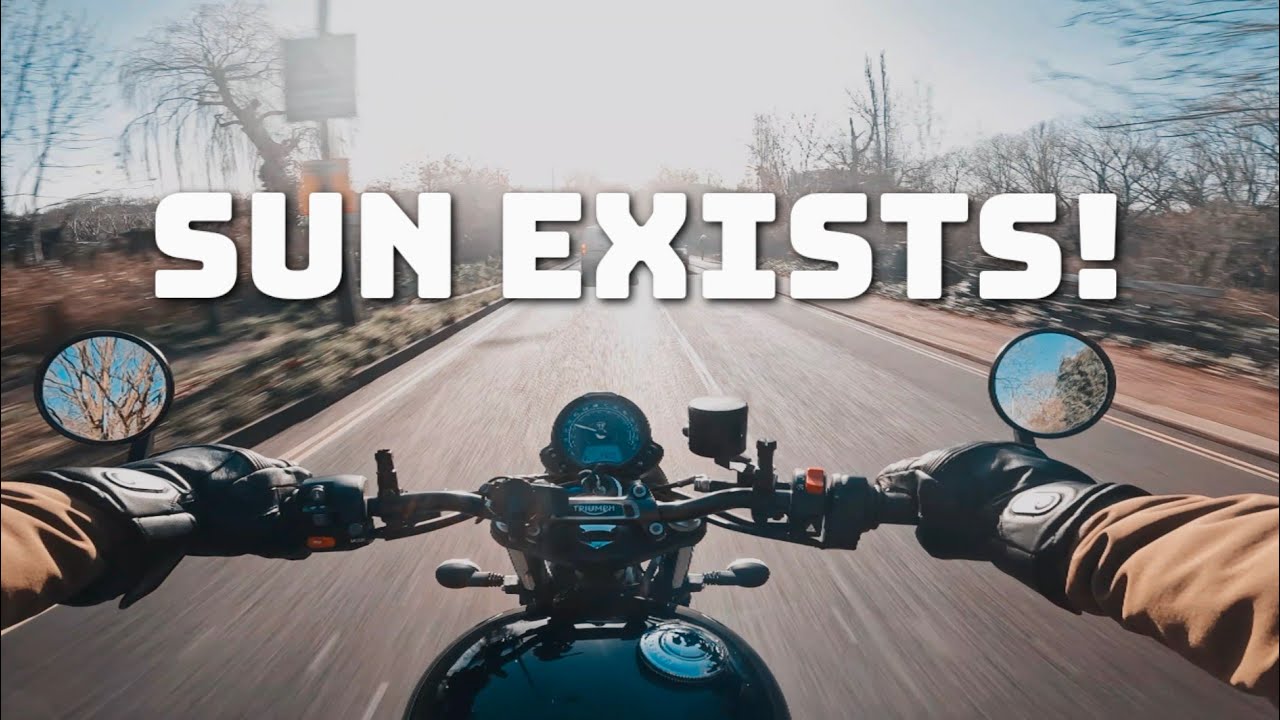 Triumph Street Twin 900. London POV. British customs exhaust