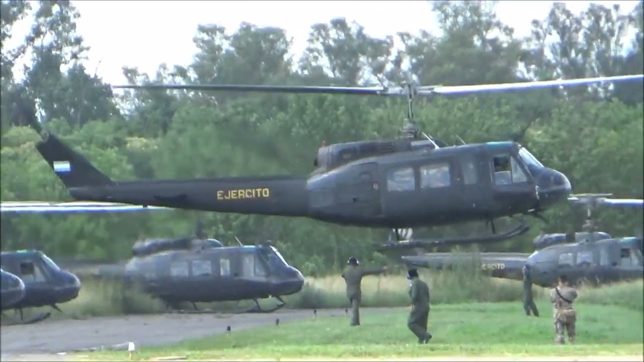Dia de la Aviación del Ejercito Argentino: Desfile: despegues en formación de los helicópteros 07-12