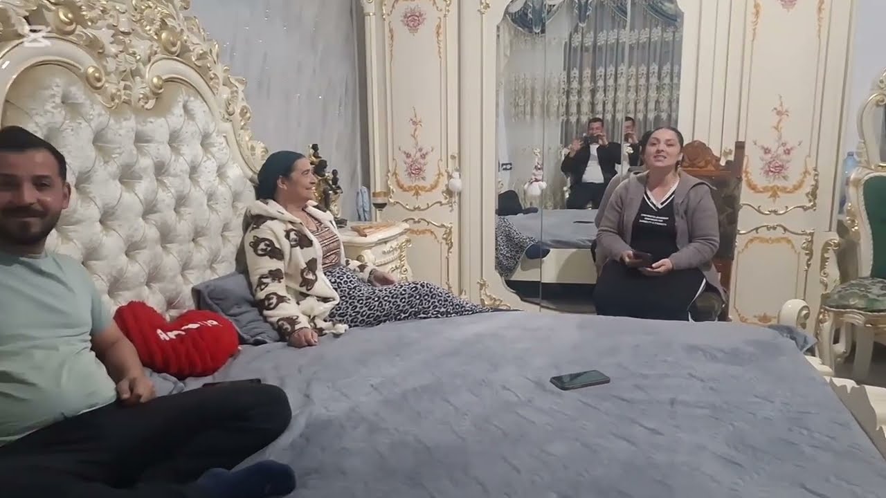 Ce colecție are laura ?