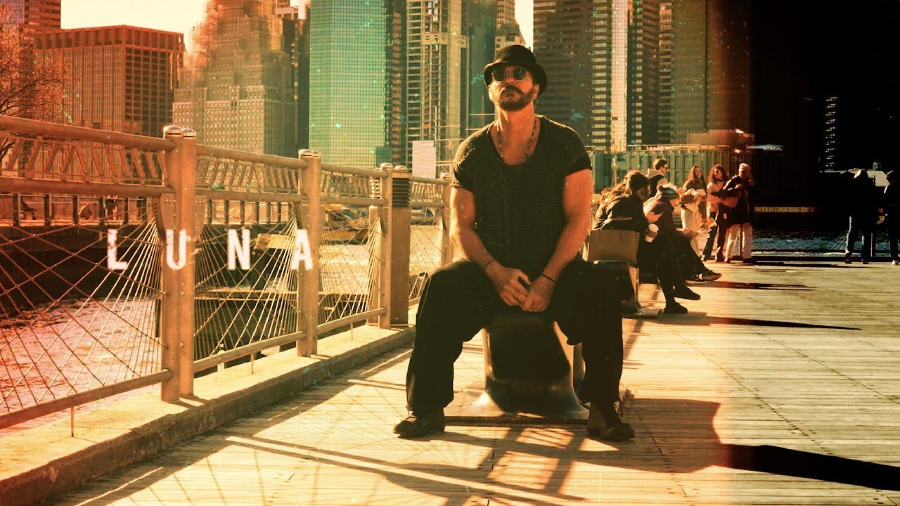 Ricardo Arjona - Luna (Videos de Seco)