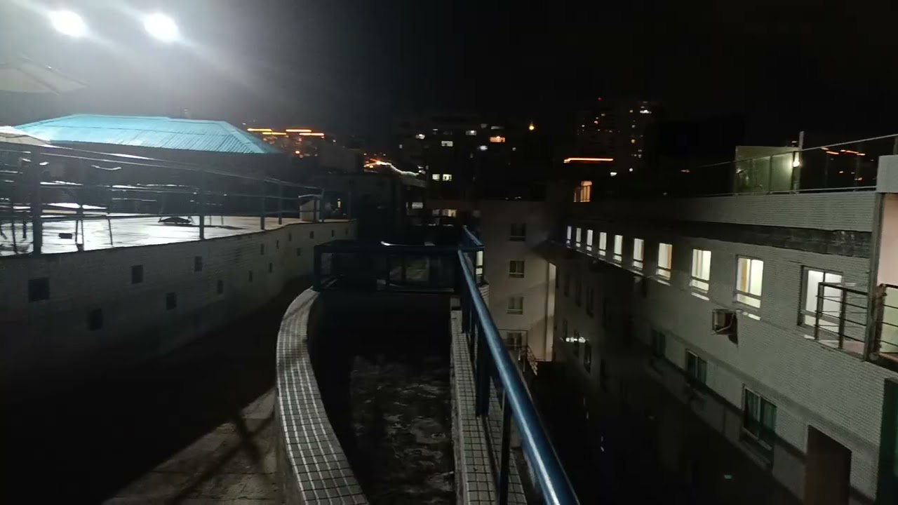 Orla de Tambaú João pessoa PB a noite de domingo tranquila pouca movimentação.