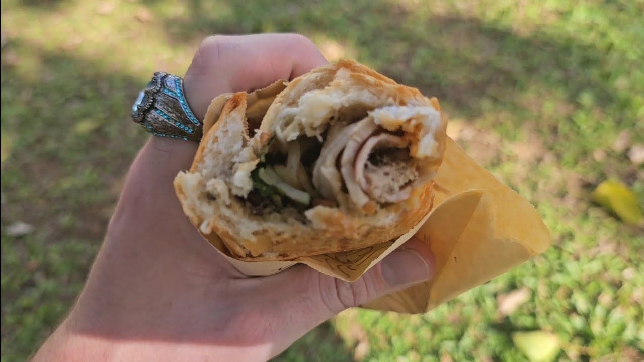 Hoi An’s Famous Bánh Mì 🇻🇳 | Bánh Mì Lành Review