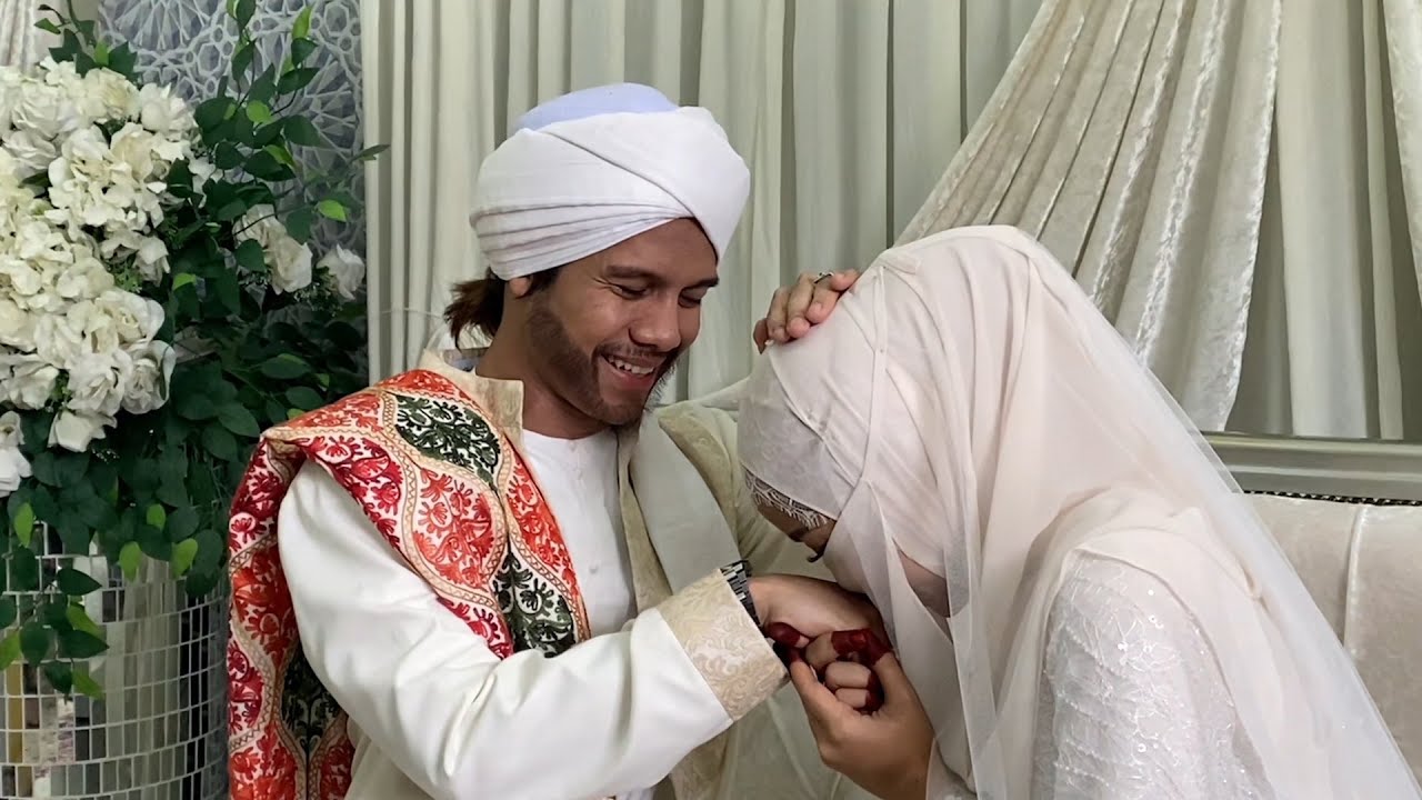Sweetnya! Hana Ismail malu-malu cium tangan Da’i Syed… Ini momen sekitar majlis nikah
