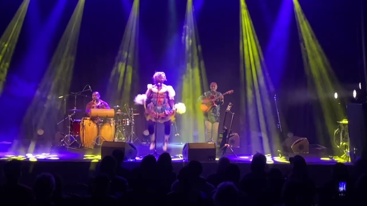 MEYI MA LOUNGBE by LORNOAR - live in Le Rocher de Palmer - France