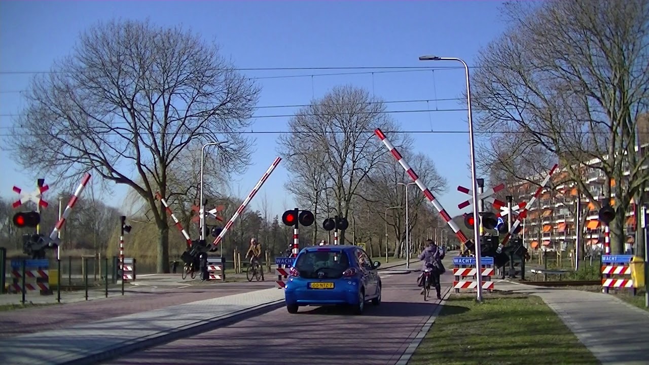 Spoorwegovergang Waddinxveen // Dutch railroad crossing