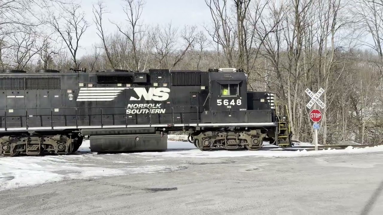 Nickel Plate heritage unit (NS 8100), NS local, and other action in Tyrone, PA| January 24, 2026
