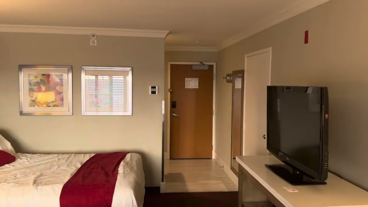 Desert Palms Hotel & Suites in Anaheim | Disneyland area hotel room tour & review