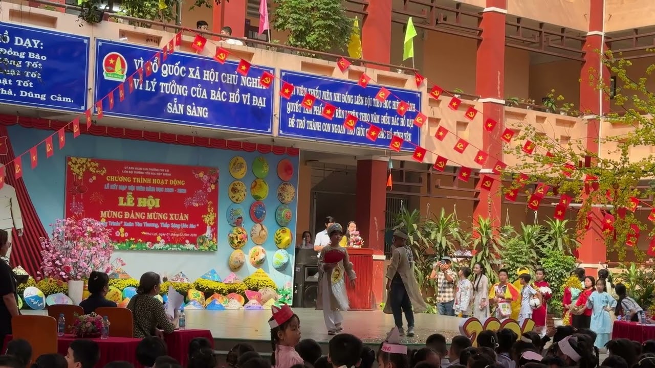 Hai bạn tui thi thời trang 