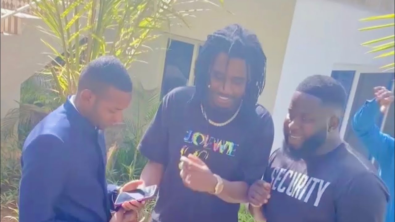 Arrivée de Wally Seck et ses musiciens à Gambie pour le gala du Fogeca 17ème édition