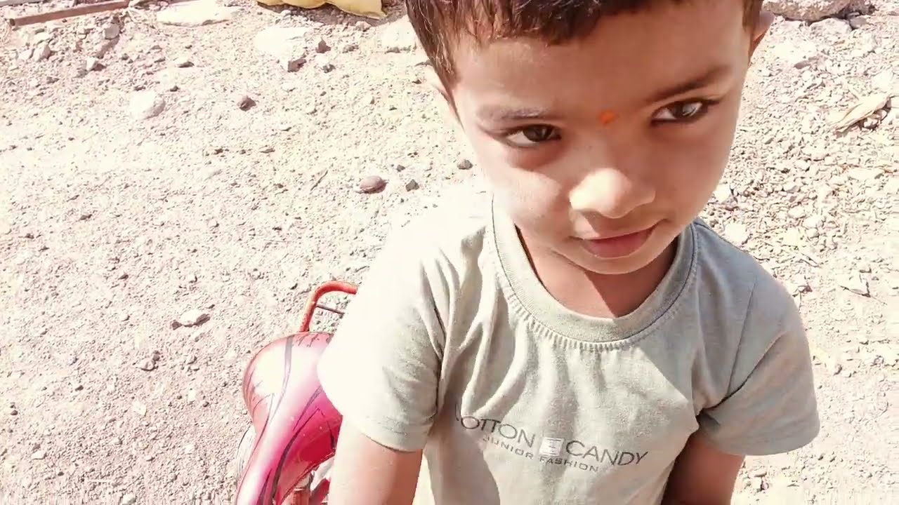शेतात गेलो 🌾 खूप दिवसांनी बदाम फोडून खाल्लं...