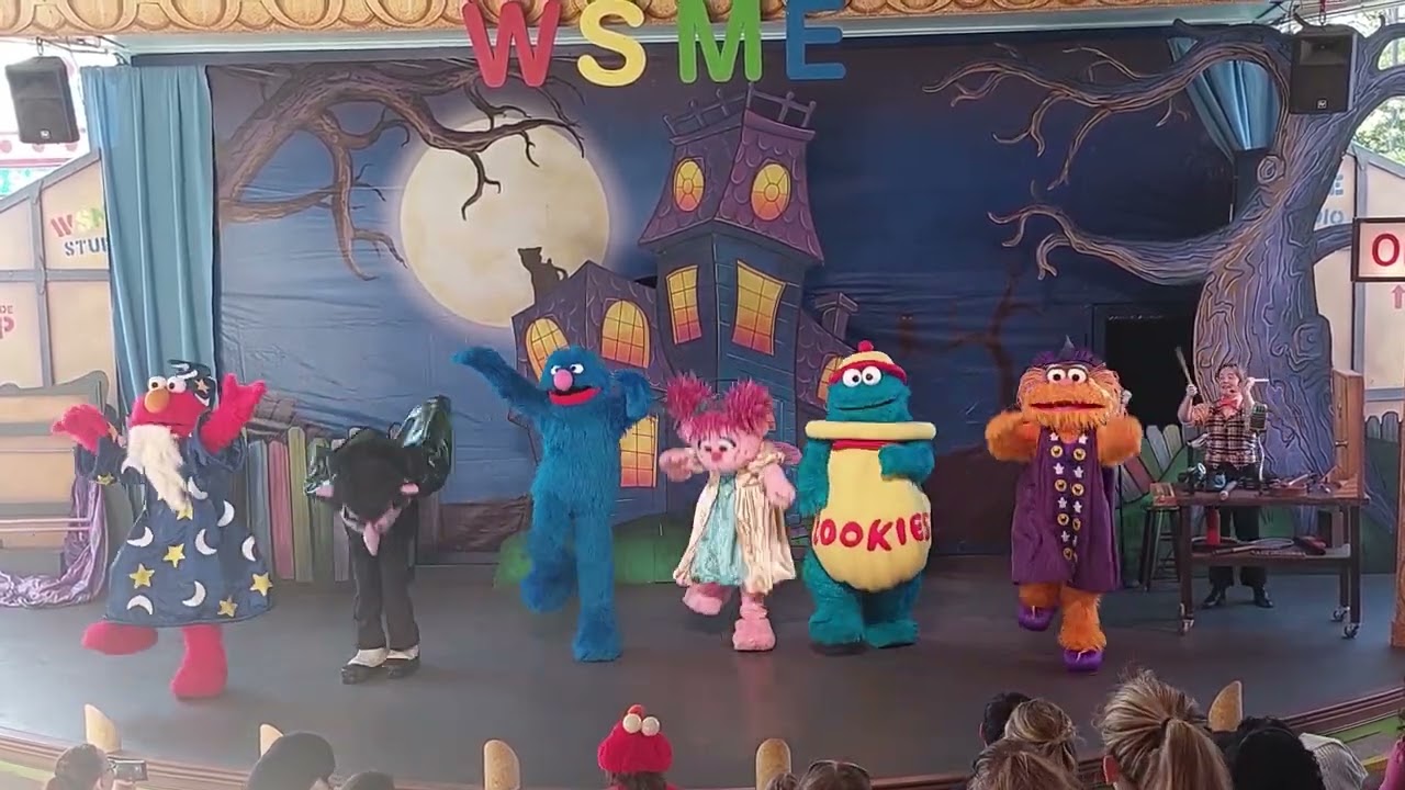 Not-Too-Spooky Howl-O-Ween Radio Show Halloween Sesame Place