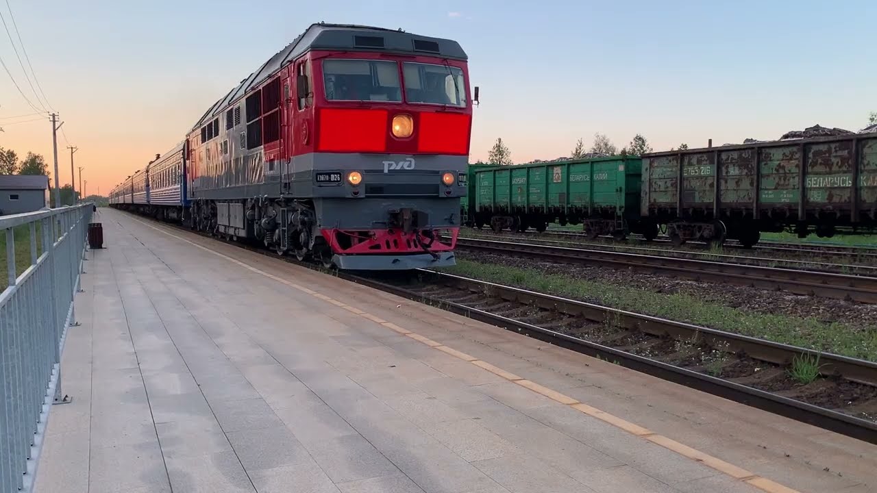 ТЭП70-0126 с поездом 83 Санкт-Петербург-Гомель на ст. Сущёво 7 июня 2024 г.